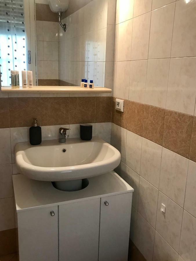 פירנצה Cute Flat - Best Price - Wi Fi - Ac - Tv מראה חיצוני תמונה